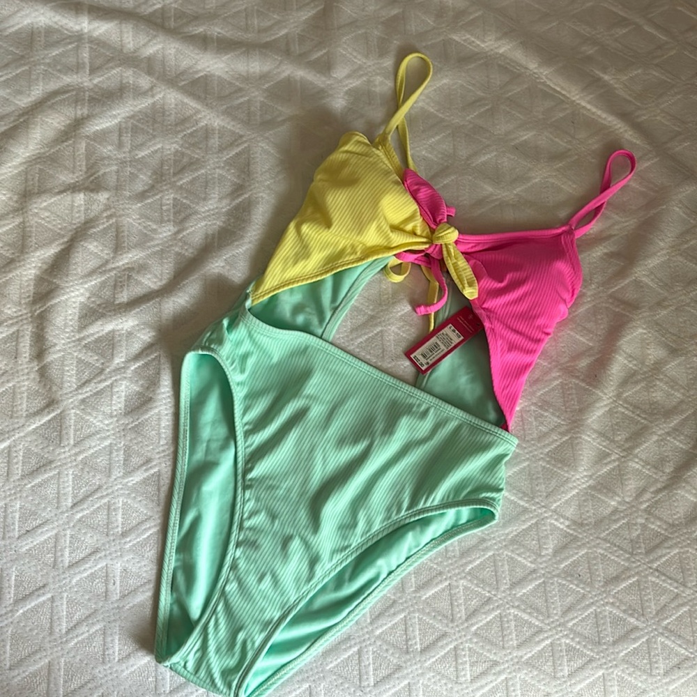 Target one piece NEW WITH TAGS 💥